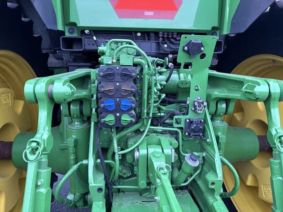 Image of John Deere 8R 250 equipment image 2