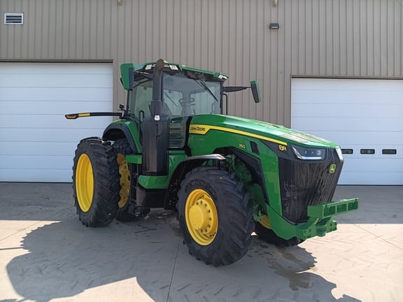 2025 John Deere 8R 250 Image