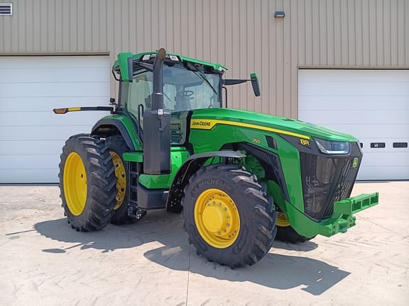 2025 John Deere 8R 250 Image