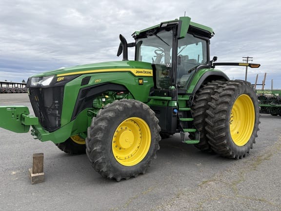 2025 John Deere 8R 250 Equipment Image0