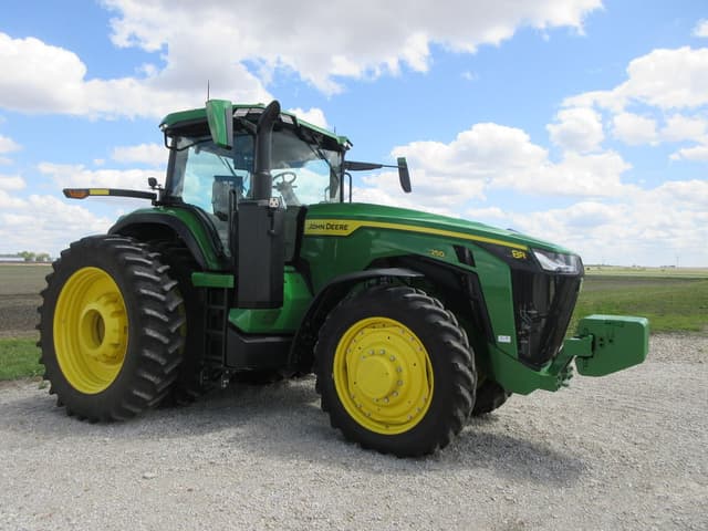Image of John Deere 8R 250 equipment image 3