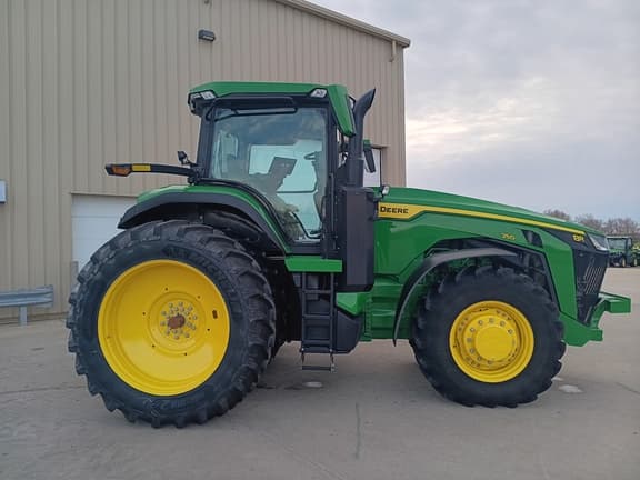 Image of John Deere 8R 250 equipment image 1