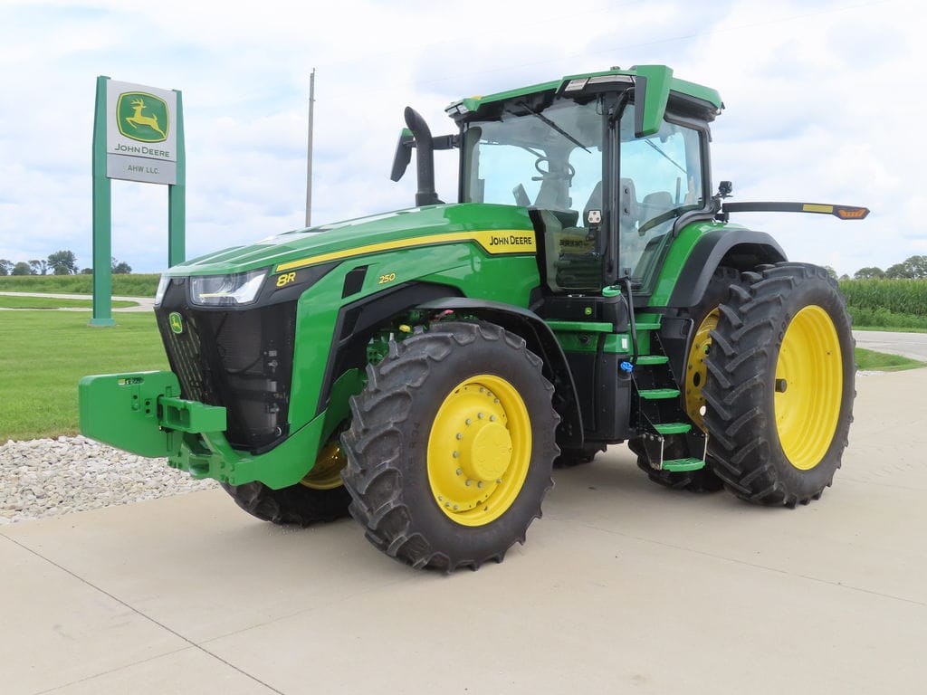 2025 John Deere 8R 250 Equipment Image0