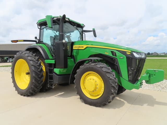 Image of John Deere 8R 250 equipment image 1