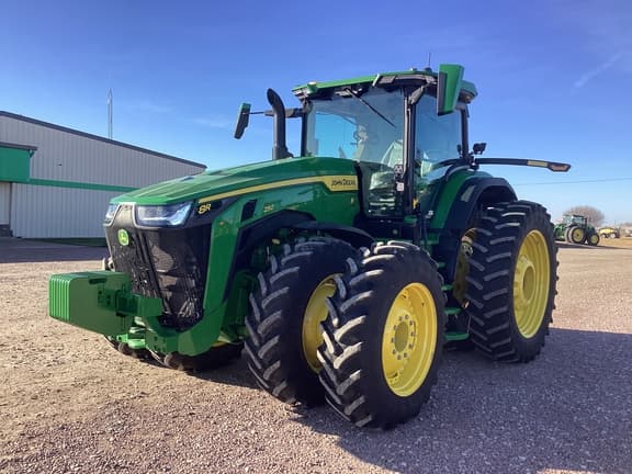 Image of John Deere 8R 250 equipment image 2