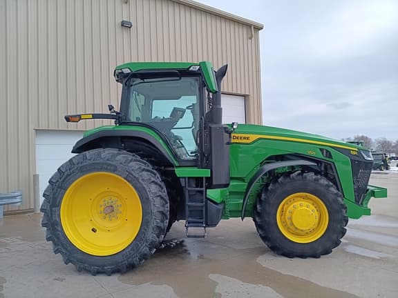 Image of John Deere 8R 250 equipment image 1