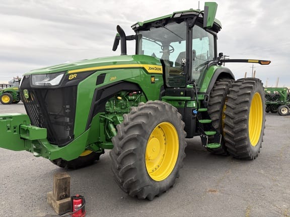 2025 John Deere 8R 250 Equipment Image0