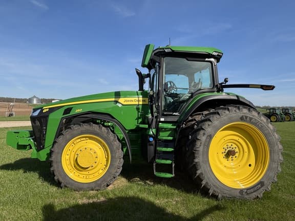 Image of John Deere 8R 250 equipment image 1