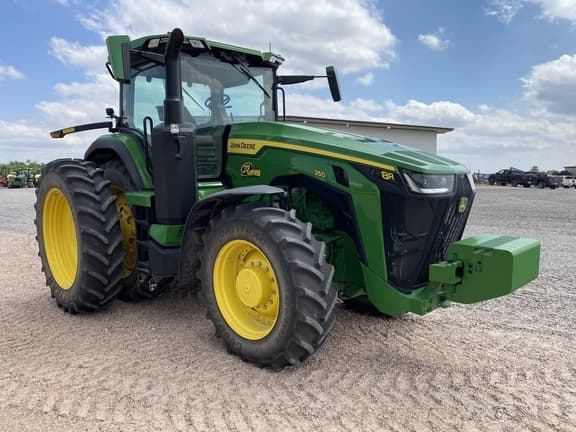 Image of John Deere 8R 250 equipment image 2