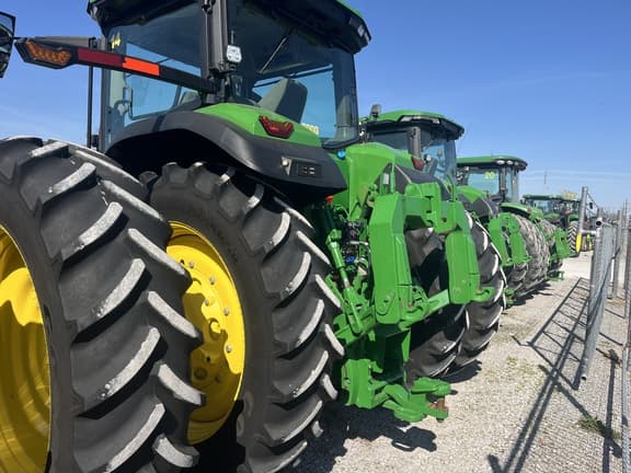 Image of John Deere 8R 310 equipment image 2