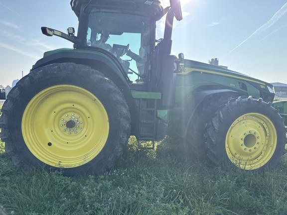 Image of John Deere 8R 310 equipment image 4