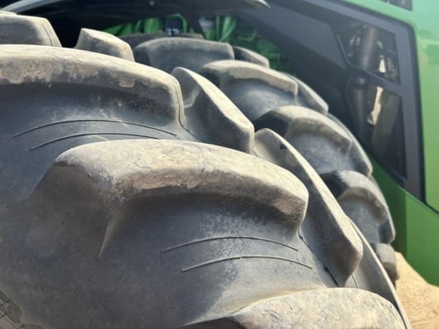 Image of John Deere 8R 310 equipment image 4