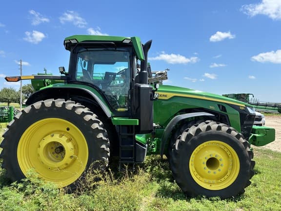 Image of John Deere 8R 310 equipment image 2