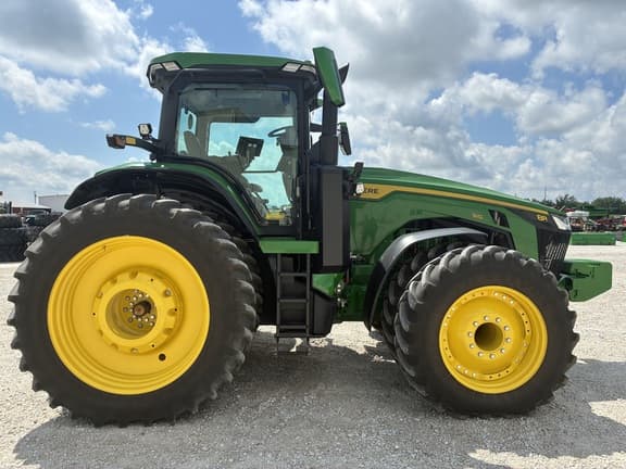 Image of John Deere 8R 310 equipment image 4
