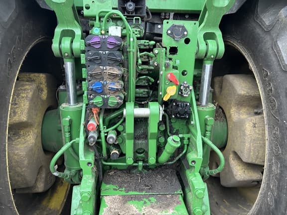 Image of John Deere 8R 310 equipment image 4