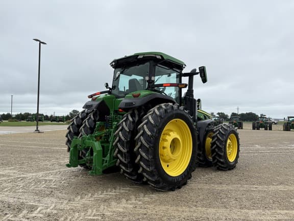 Image of John Deere 8R 310 equipment image 4