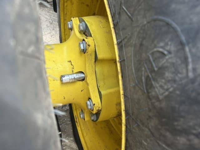 Image of John Deere 8R 310 equipment image 4