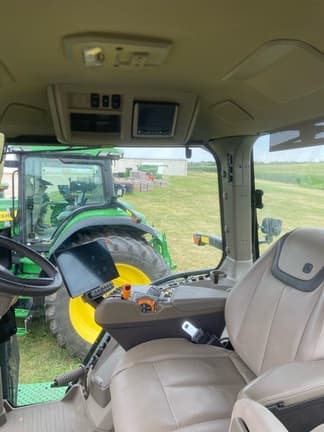 Image of John Deere 8R 310 equipment image 3