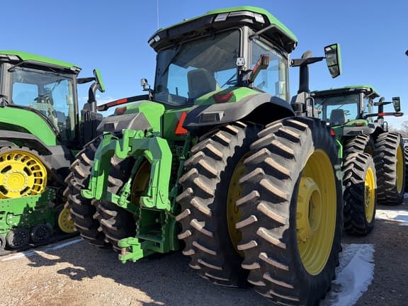 Image of John Deere 8R 310 equipment image 4