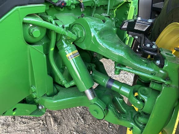 Image of John Deere 8R 310 equipment image 4