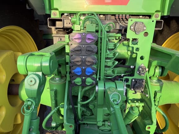 Image of John Deere 8R 310 equipment image 3
