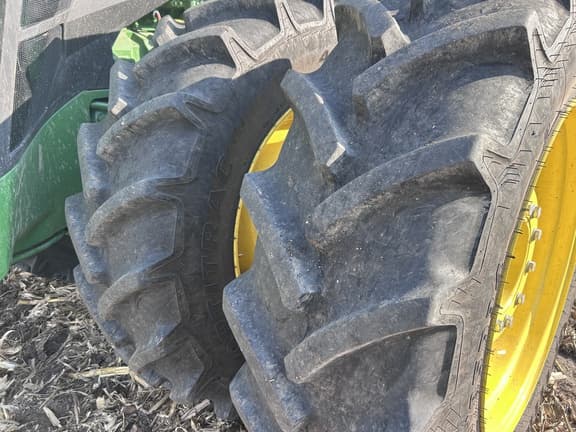 Image of John Deere 8R 310 equipment image 4