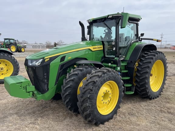 Image of John Deere 8R 310 equipment image 2