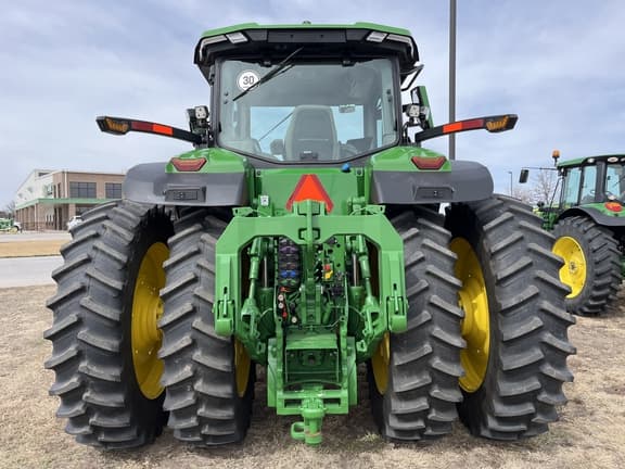 Image of John Deere 8R 310 equipment image 4