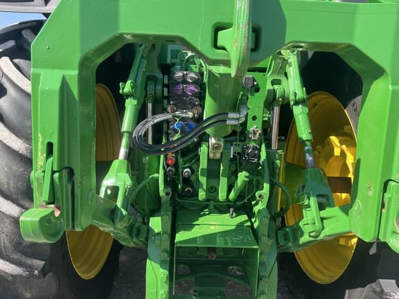 Image of John Deere 8R 310 equipment image 4