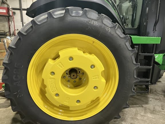 Image of John Deere 8R 310 equipment image 4