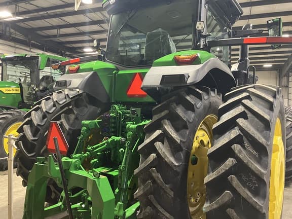 Image of John Deere 8R 310 equipment image 3