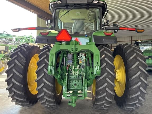 Image of John Deere 8R 310 equipment image 2