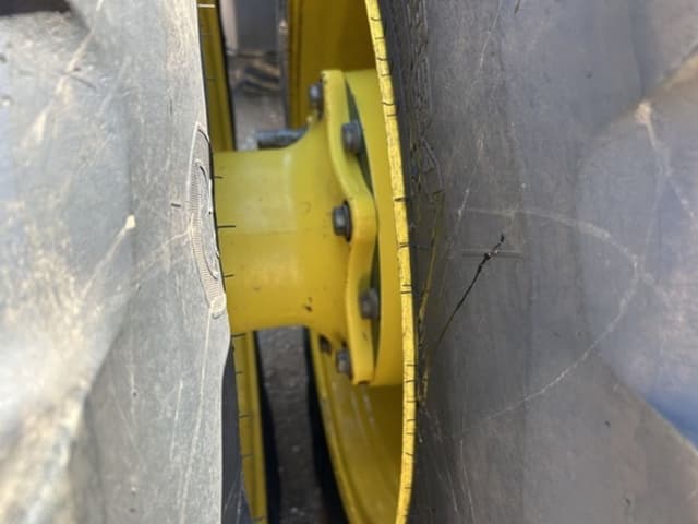 Image of John Deere 8R 310 equipment image 4