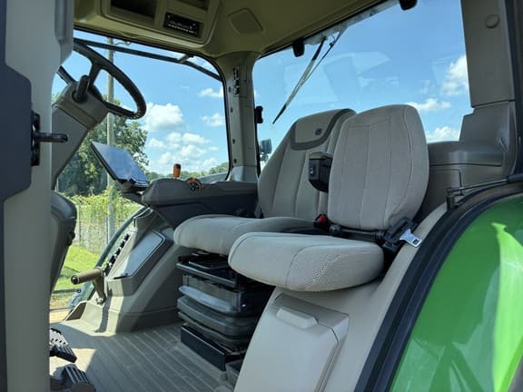 Image of John Deere 8R 310 equipment image 2
