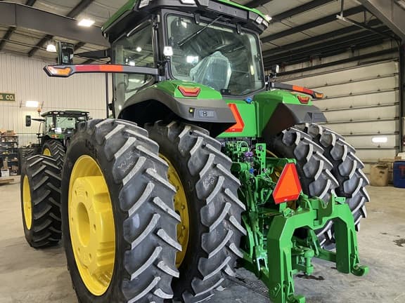 Image of John Deere 8R 310 equipment image 2