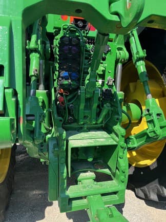 Image of John Deere 8R 340 equipment image 4