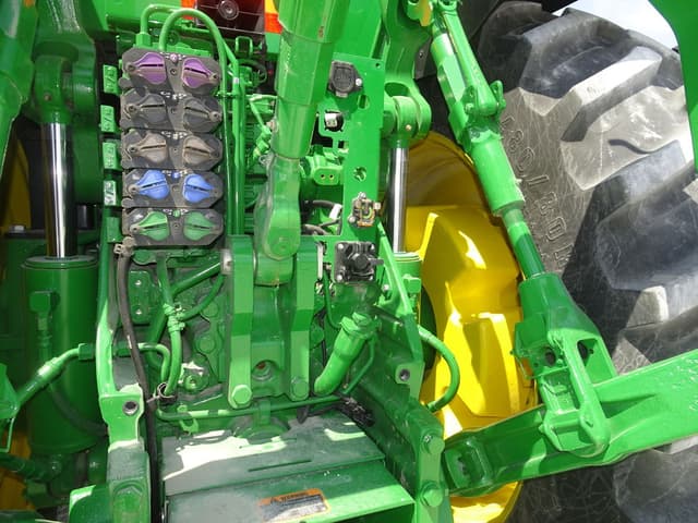 Image of John Deere 8R 340 equipment image 3