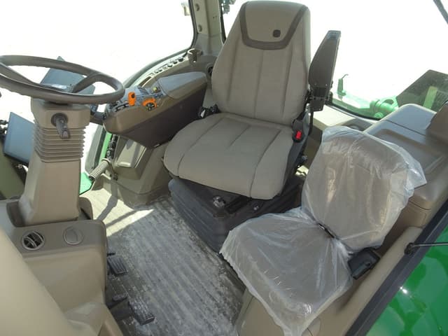 Image of John Deere 8R 340 equipment image 4