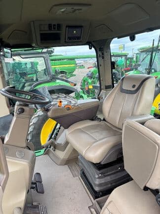 Image of John Deere 8R 340 equipment image 4