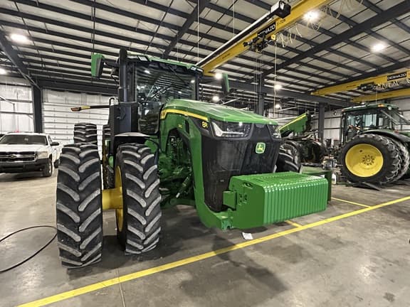 Image of John Deere 8R 340 equipment image 2