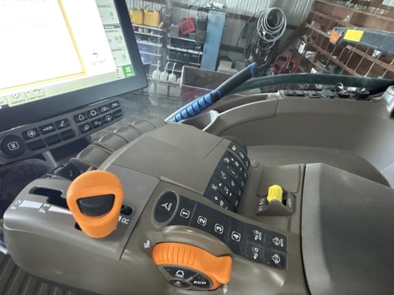 Image of John Deere 8R 340 equipment image 4