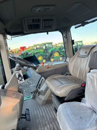 Image of John Deere 8R 340 equipment image 4