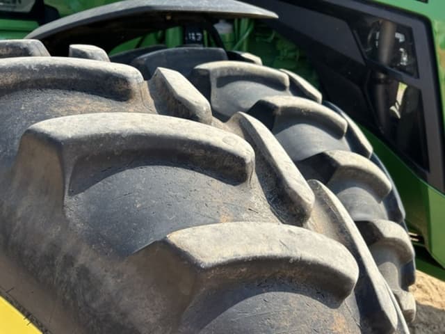 Image of John Deere 8R 340 equipment image 4