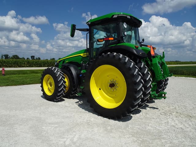 Image of John Deere 8R 340 equipment image 4