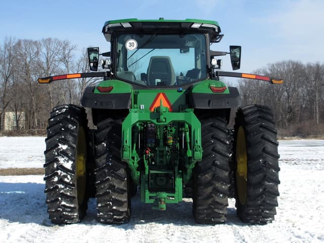 Image of John Deere 8R 370 equipment image 4