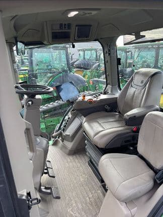 Image of John Deere 8R 370 equipment image 4