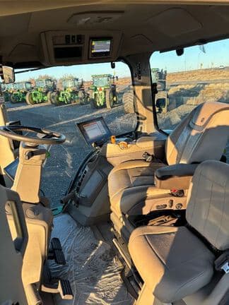 Image of John Deere 8R 370 equipment image 4