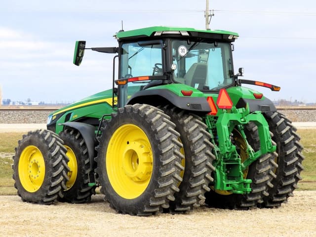Image of John Deere 8R 370 equipment image 4