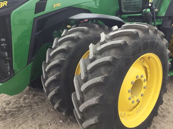Image of John Deere 8R 370 equipment image 3