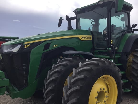 Image of John Deere 8R 370 equipment image 4